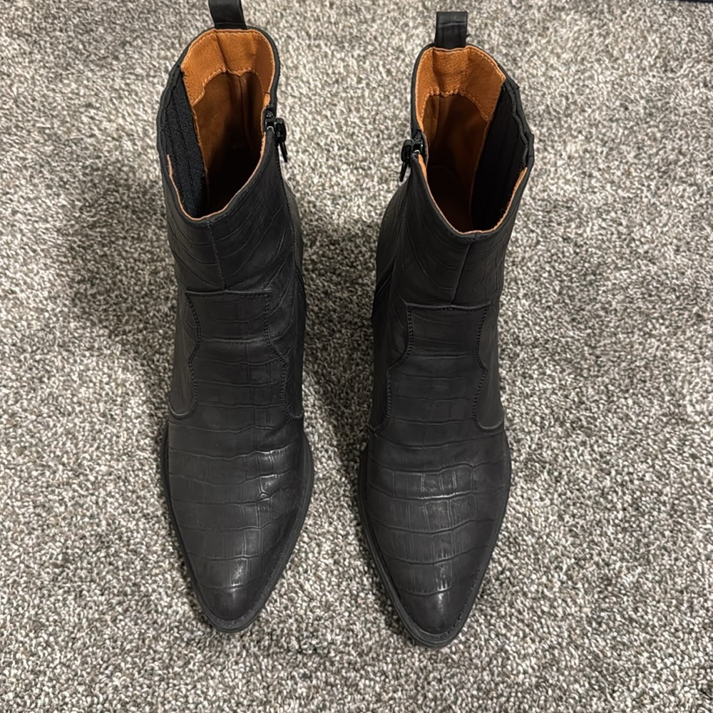 Black Alligator Pattern Booties - image 2